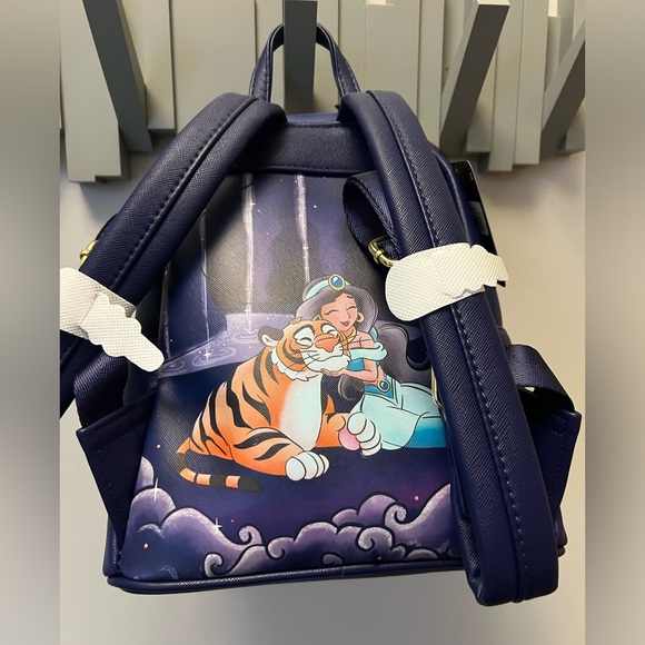 Aladdin Loungefly mini backpack - Picture 3 of 5